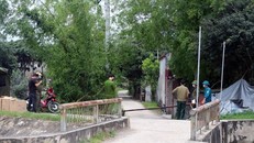 Lập chốt kiểm soát dịch bệnh tại huyện Lý Nhân (tỉnh Hà Nam), nơi ở của bệnh nhân 2899.