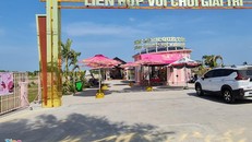 Chủ đầu tư thừa nhận chỉ có giấy phép duy nhất cho công trình phòng vé phía ngoài. Ảnh: Việt Tường.