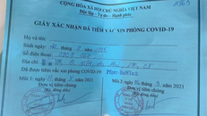 Hình ảnh khoe 2 mũi vắc xin COVID-19 của cô gái nhờ ‘xin ông anh’ - Ảnh: FBNV