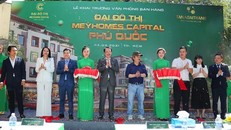 Ông Nguyễn Minh Ngọc - Phó Chủ tịch HĐQT Tập đoàn Tân Á Đại Thành cùng các đại biểu cắt băng khai trương