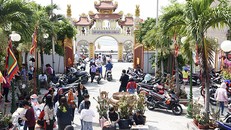 Nhiều điểm thờ tự hưởng ứng bỏ đốt vàng mã