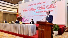 Bộ trưởng, Chủ nhiệm VPCP Mai Tiến Dũng cùng đại diện lãnh đạo các bộ, ngành trả lời họp báo.