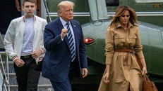 Tổng thống Donald Trump trở lại Nhà Trắng cùng Đệ nhất Phu nhân Melania Trump và con trai Barron sau ngày nghỉ cuối tuần tại Bedminster. Ảnh: AFP