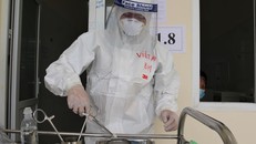 Hơn 62.000 người đã tiêm vaccine, sáng 15/4 thêm 4 ca mắc mới COVID-19