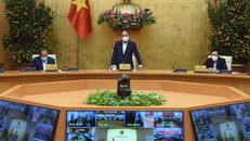 Thủ tướng Nguyễn Xuân Phúc: Bảo vệ sức khỏe nhân dân rất quan trọng nhưng không thể vì chống dịch mà ảnh hưởng đến sản xuất kinh doanh, giải quyết việc làm cho người dân. Ảnh: VGP/Quang Hiếu