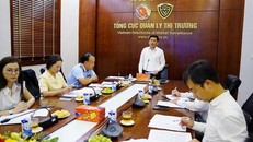 Bộ trưởng Nguyễn Hồng Diên họp chỉ đạo về công tác đảm bảo nguồn cung xăng dầu. (Ảnh: PV/Vietnam+)