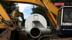 Siêu máy bơm có công suất từ 27.000-96.000m3/h, bắt đầu được lắp đặt từ ngày 23/7/2017. Ảnh: Linh Vũ