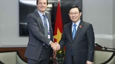 Chủ tịch Quốc hội Vương Đình Huệ tiếp Chủ tịch Mạng lưới Hữu nghị Việt Nam - Anh