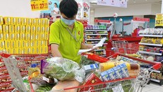 Dịch vụ thương mại phục hồi, một số mặt hàng có dấu hiệu tăng giá