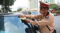 Theo Phòng Cảnh sát giao thông Công an thành phố Hà Nội cho biết, thời gian qua nhiều chủ phương tiện vi phạm Luật giao thông đường bộ đã bị xử phạt qua thông tin phản ánh trên một số trang mạng xã hội. (Ảnh minh hoạ)