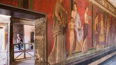 Bức tranh tường tinh tế được phát hiện tại Villa dei Misteri, Pompeii. Ảnh: The New York Times.