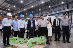 Thủ tướng Phạm Minh Chính thăm nhà máy sản xuất linh kiện hàng không vũ trụ UAC, Hoa Kỳ.