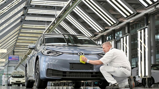 Volkswagen có kế hoạch đến năm 2035 sẽ ngừng bán xe động cơ đốt trong tại châu Âu