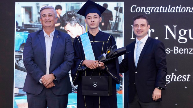 Mercedes-Benz Việt Nam tổ chức buổi lễ tốt nghiệp của Chương trình Đào tạo nghề cho kỹ thuật viên