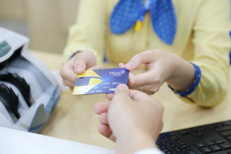 PVcomBank tiếp tục khẳng định vị thế trên thị trường bằng 03 giải thưởng quốc tế ảnh 2