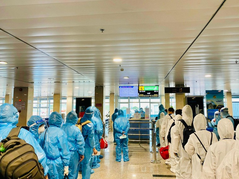 Bamboo Airways bay chuyên cơ khứ hồi đưa gần 200 y bác sĩ từ miền Trung vào TP HCM chống dịch ảnh 2