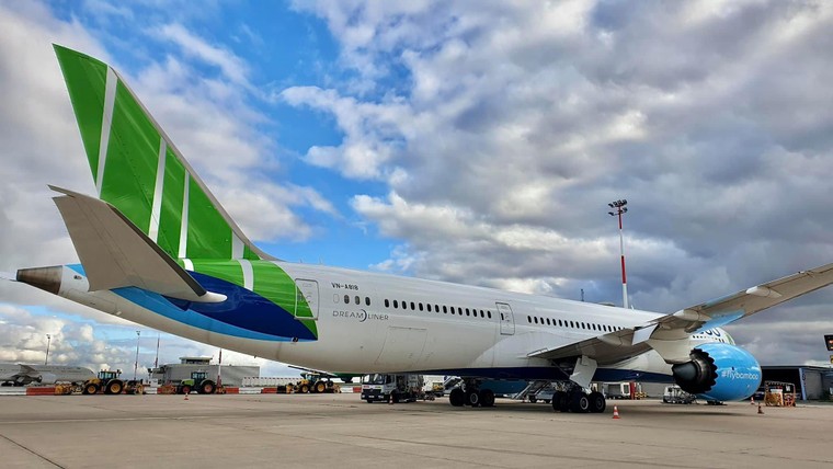 Bamboo Airways vận chuyển miễn phí gần 6 tấn hàng hóa y tế cứu trợ thẳng từ Pháp về Việt Nam ảnh 1