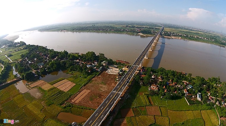 Cầu Vĩnh Thịnh là cây cầu vượt sông dài nhất Việt Nam. Cây cầu này nối tỉnh thành nào với tỉnh thành nào?