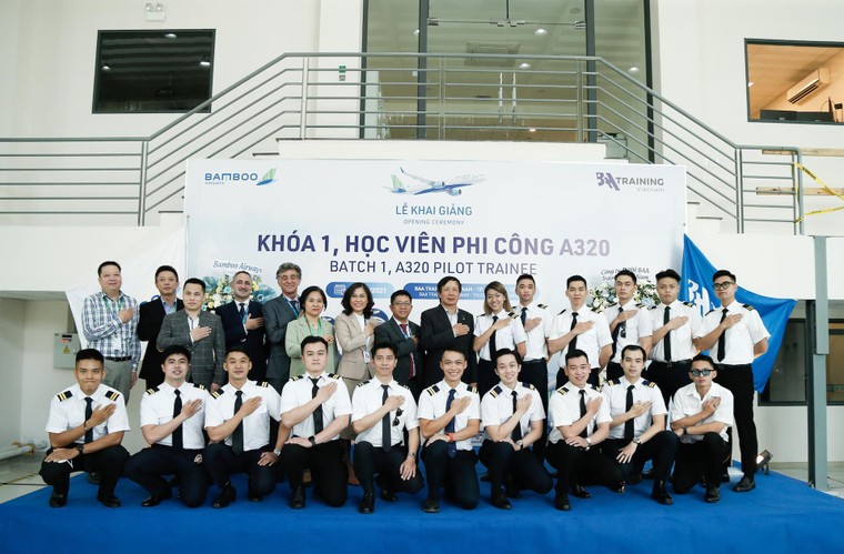 Tự chủ nguồn phi công, Bamboo Airways khai giảng khóa học viên A320 đầu tiên ảnh 1