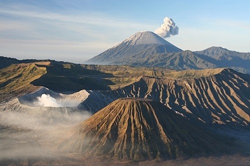 Số lượng núi lửa ở Indonesia xếp thứ mấy thế giới?