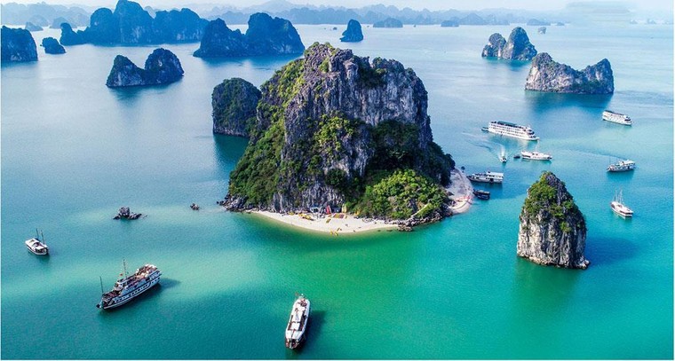 Vịnh Hạ Long từng được gọi với tên gọi nào?