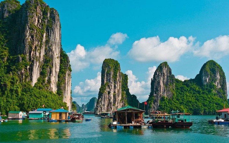 Vịnh Hạ Long có bao nhiêu hòn đảo lớn, nhỏ?