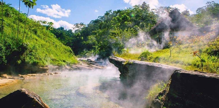 Andrés Ruzo ra mắt cuốn sách The Boiling River: Adventure and Discovery in the Amazon vào năm 2013 đúng hay sai?