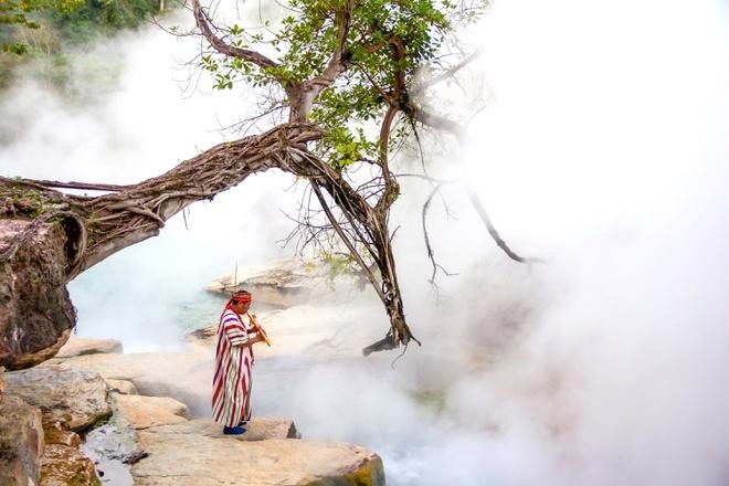 Nhà khoa học đầu tiên nào được phép nghiên cứu về sông Boiling?