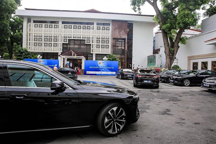 VinFast Lux A 2.0 đặc biệt phục vụ lãnh đạo cao cấp ASEAN - Hình 3 VinFast Lux A 2.0 dac biet phuc vu lanh dao cao cap ASEAN-Hinh-3