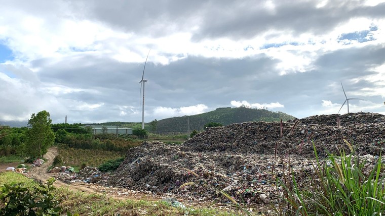Gia Lai: Nhà máy 117 tỷ đồng thành “bãi rác”, xe thu gom đổ hàng trăm tấn rác ra môi trường ảnh 2