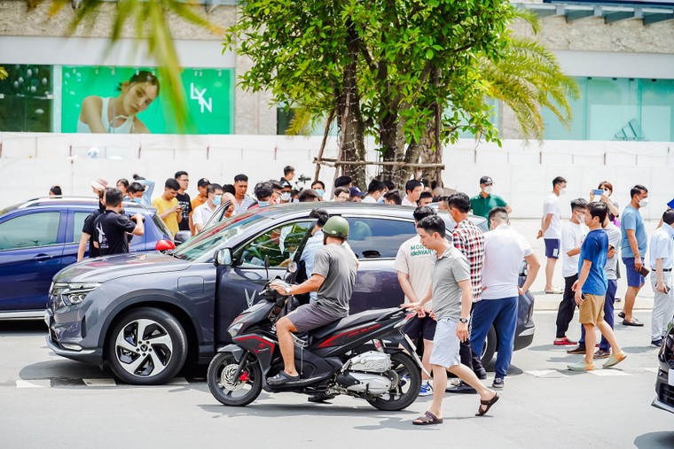Gần 1.000 ô tô điện VF 8 được “chốt đơn” sau hai ngày tổ chức lái thử ảnh 8