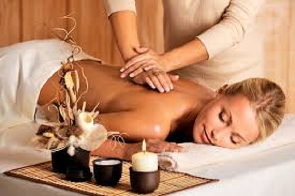Quý bà U50 ăn trái đắng sau lần đi massage 'từ A đến Z' ảnh 1