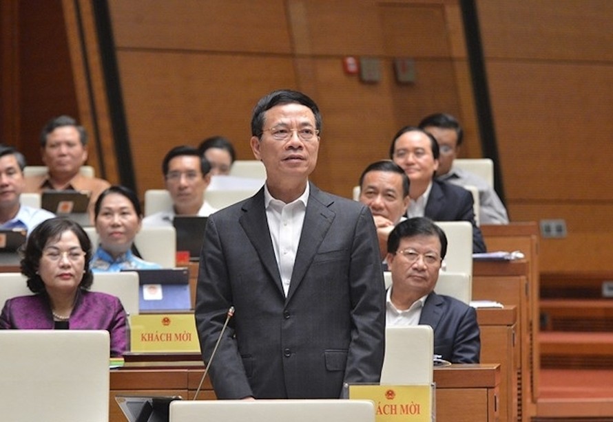 Bộ trưởng Bộ Thông tin và Truyền thông Nguyễn Mạnh Hùng trả lời chất vấn ngày 6/11.