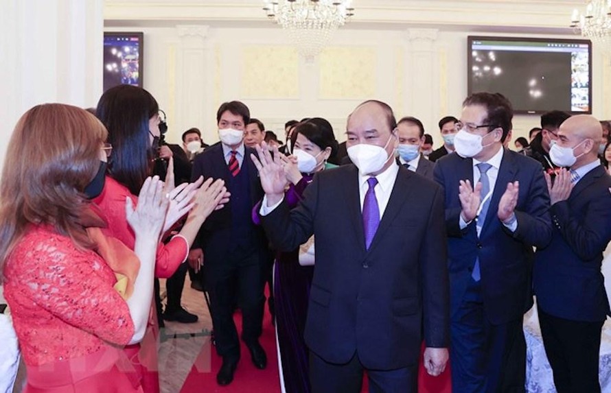 Chủ tịch nước Nguyễn Xuân Phúc gặp gỡ đại diện cộng đồng Việt Nam tại Liên bang Nga. 