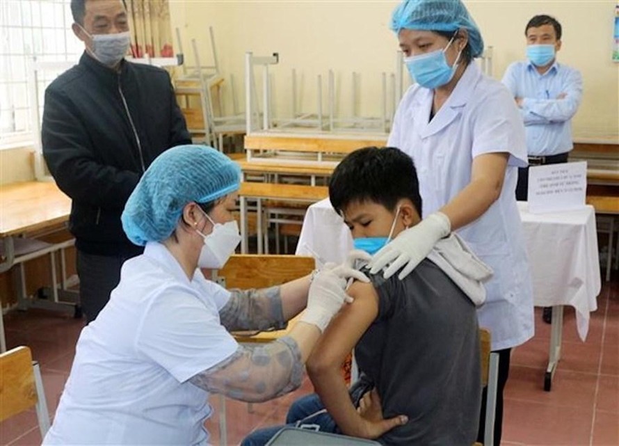 Tiêm vaccine phòng COVID-19 cho trẻ 5 đến dưới 12 tuổi ở Hà Nam. 