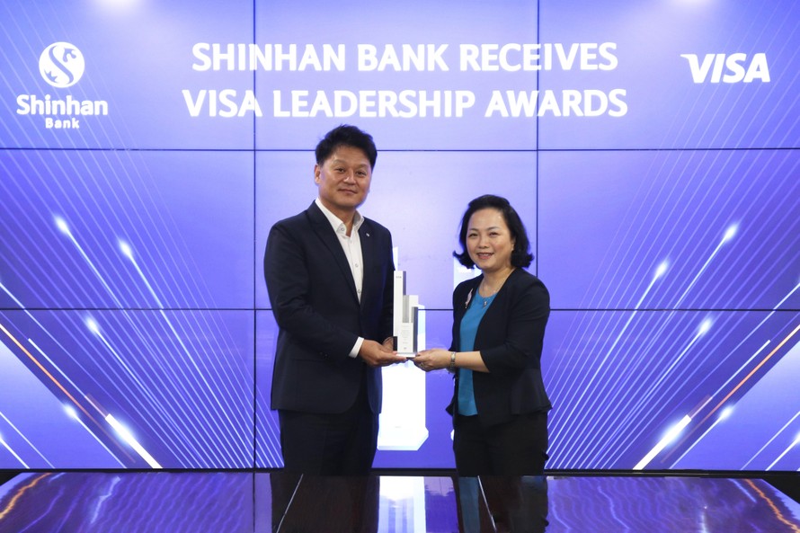 Ngân hàng Shinhan Việt Nam đón nhận ba giải thưởng năm 2021 của Tổ chức thẻ quốc tế VISA