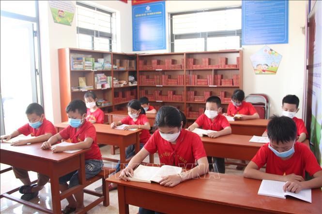 Không gian đọc sách tại "Ngôi nhà trí tuệ" thôn 1, xã Xuân Lam, huyện Nghi Xuân, Hà Tĩnh. (Ảnh: TTXVN)