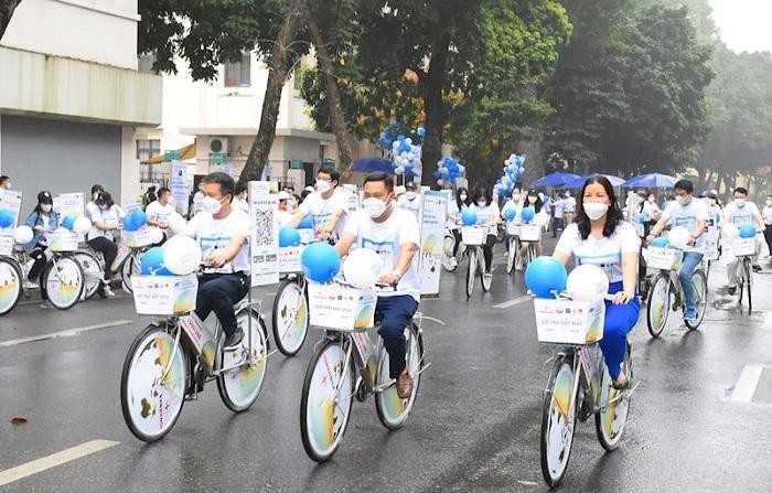 Hoạt động đạp xe diễu hành hưởng ứng Giờ Trái đất 2022 tại Hà Nội. (Ảnh: EVN Hà Nội)