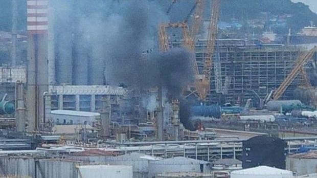 Vụ cháy nhà máy lọc dầu của công ty dầu khí quốc doanh PT Pertamina. (Nguồn: manado.tribunnews.com) 
