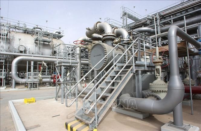 Nhà máy lọc dầu ở Haradh, cách thành phố Dhahran của Saudi Arabia 280km về phía tây nam. Ảnh: AFP/TTXVN