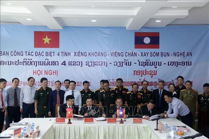  Lễ ký biên bản bàn giao 103 bộ hài cốt liệt sĩ giữa đại diện 3 tỉnh Vientiane, Xaysomboun và Xiengkhuang và đại diện tỉnh Nghệ An. Ảnh: Bá Thành/Phóng viên TTXVN tại Lào 