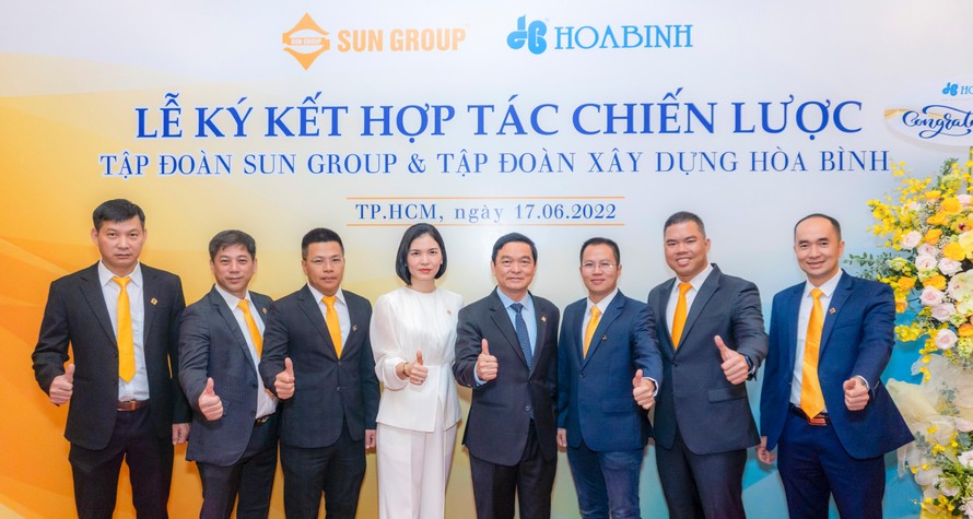 Tập đoàn Xây dựng Hòa Bình và Tập đoàn Sun Group ký kết hợp tác chiến lược