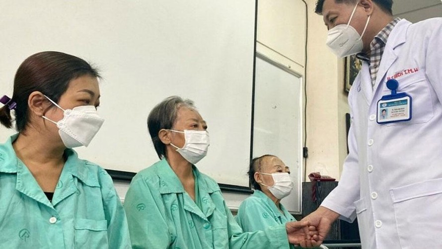3 bệnh nhân bị hoại tử xương hàm được điều trị khỏi tại bệnh viện Chợ Rẫy.
