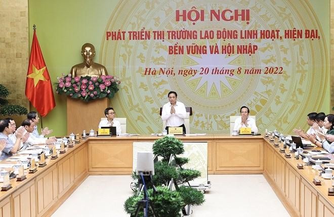 Thủ tướng Phạm Minh Chính chủ trì Hội nghị trực tuyến toàn quốc về 'Phát triển thị trường lao động linh hoạt, hiện đại, bền vững và hội nhập.' (Ảnh: Dương Giang/TTXVN)