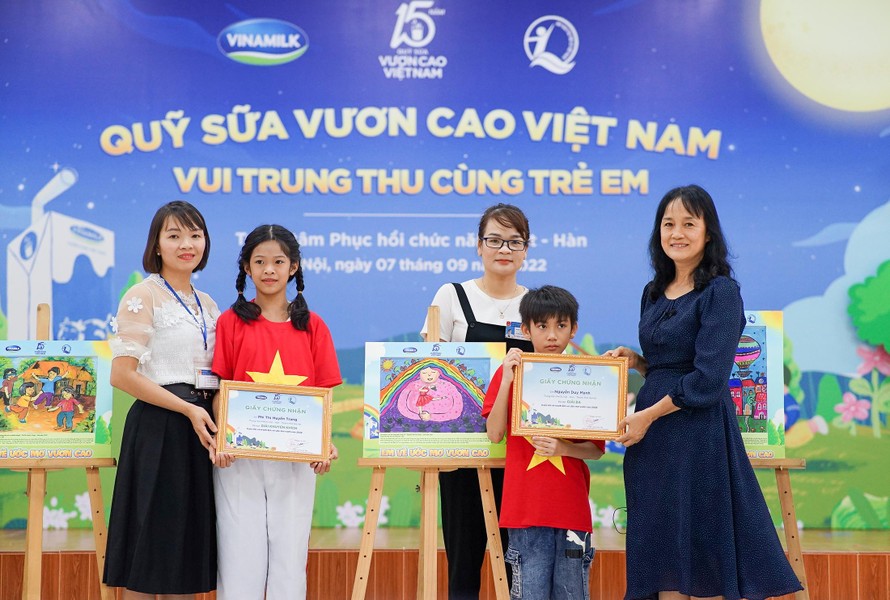 Thêm một mùa trung thu ấm áp trong hành trình 15 năm của quỹ sữa vươn cao Việt Nam 