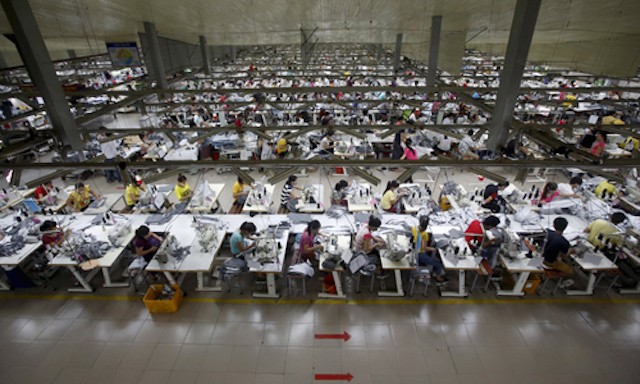 Việt Nam xếp thứ 69 trên thế giới về môi trường kinh doanh. Ảnh: Reuters