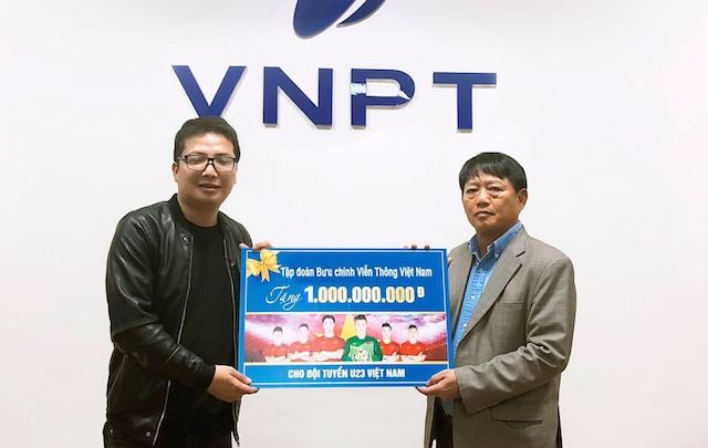 Phó Tổng Giám đốc VNPT Lương Mạnh Hoàng công bố số tiền tặng thưởng 1 tỷ đồng dành cho đội tuyển U23 Việt Nam 