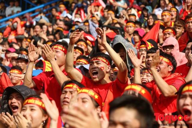 Hàng nghìn CĐV sắp vào sân Thường Châu cổ vũ cho đội U23 Việt Nam