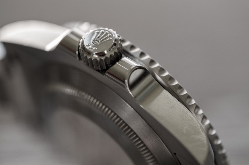Hãng Rolex nổi tiếng với những sản phẩm phiên bản giới hạn hoặc chế tác riêng cho mỗi khách hàng (Nguồn ảnh: Shutterstock.com)