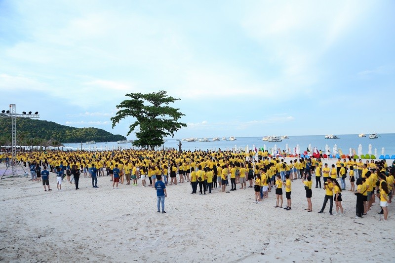 Hơn 1000 nhân viên kinh doanh “nhuộm vàng” bãi biển Phú Quốc